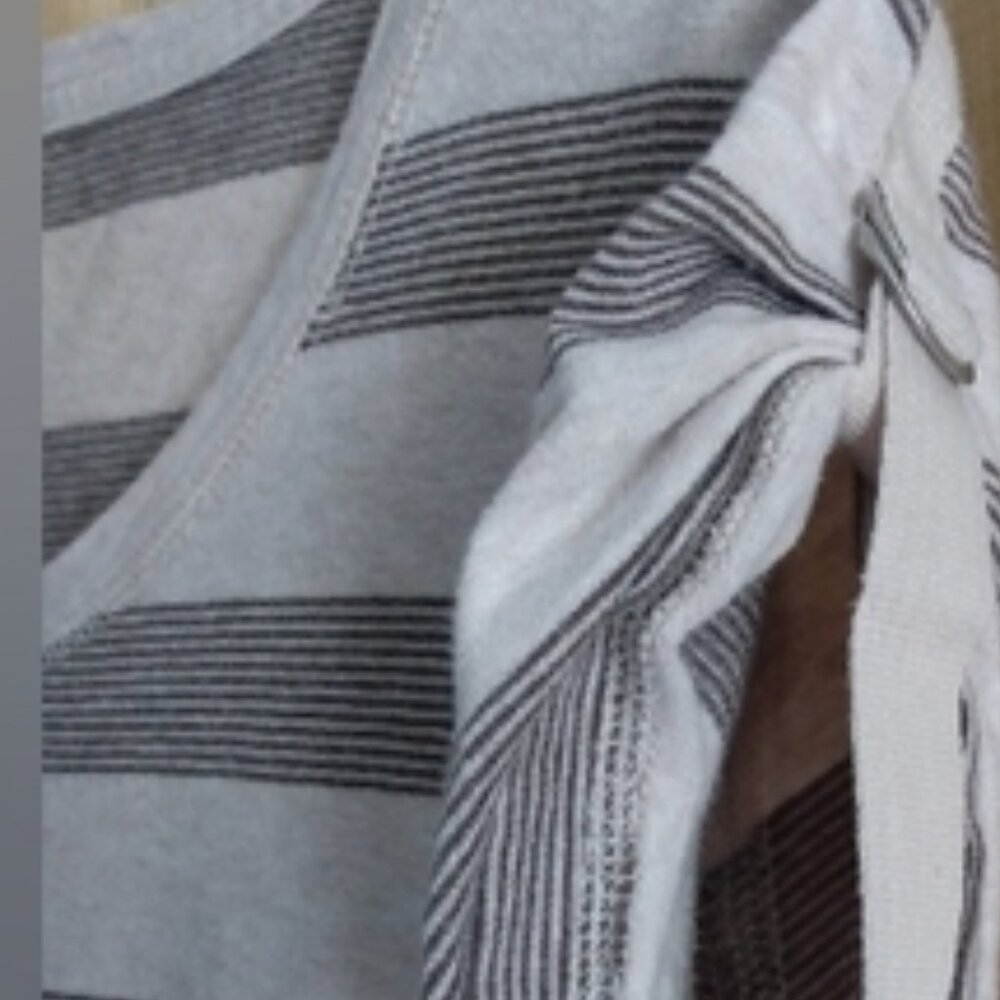 🆓🆓🆓Sonoma Short Sleeve Off-White/Gray Striped Cotton Tee w/ Rolled Sleeve - Picture 7 of 17